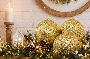 glas julekugler tæt på med glimmer